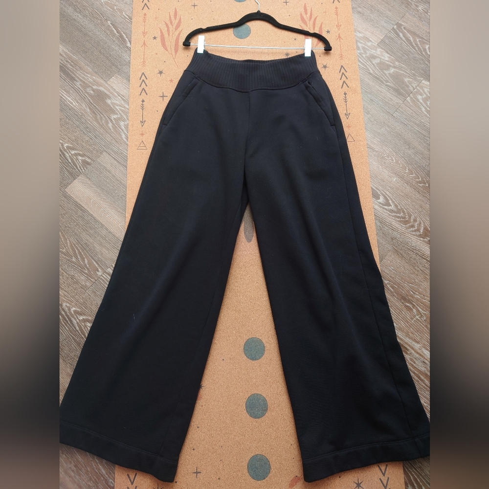 Alo Serenity Wide Leg Sweatpant.Size M Excellent xcellent condition! retail $128
